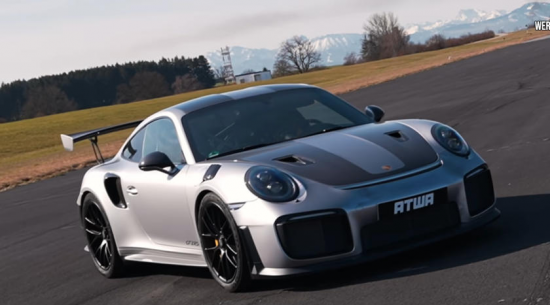 加速赛:保时捷911 GT2 RS vs兰博基尼Aventador SVJ